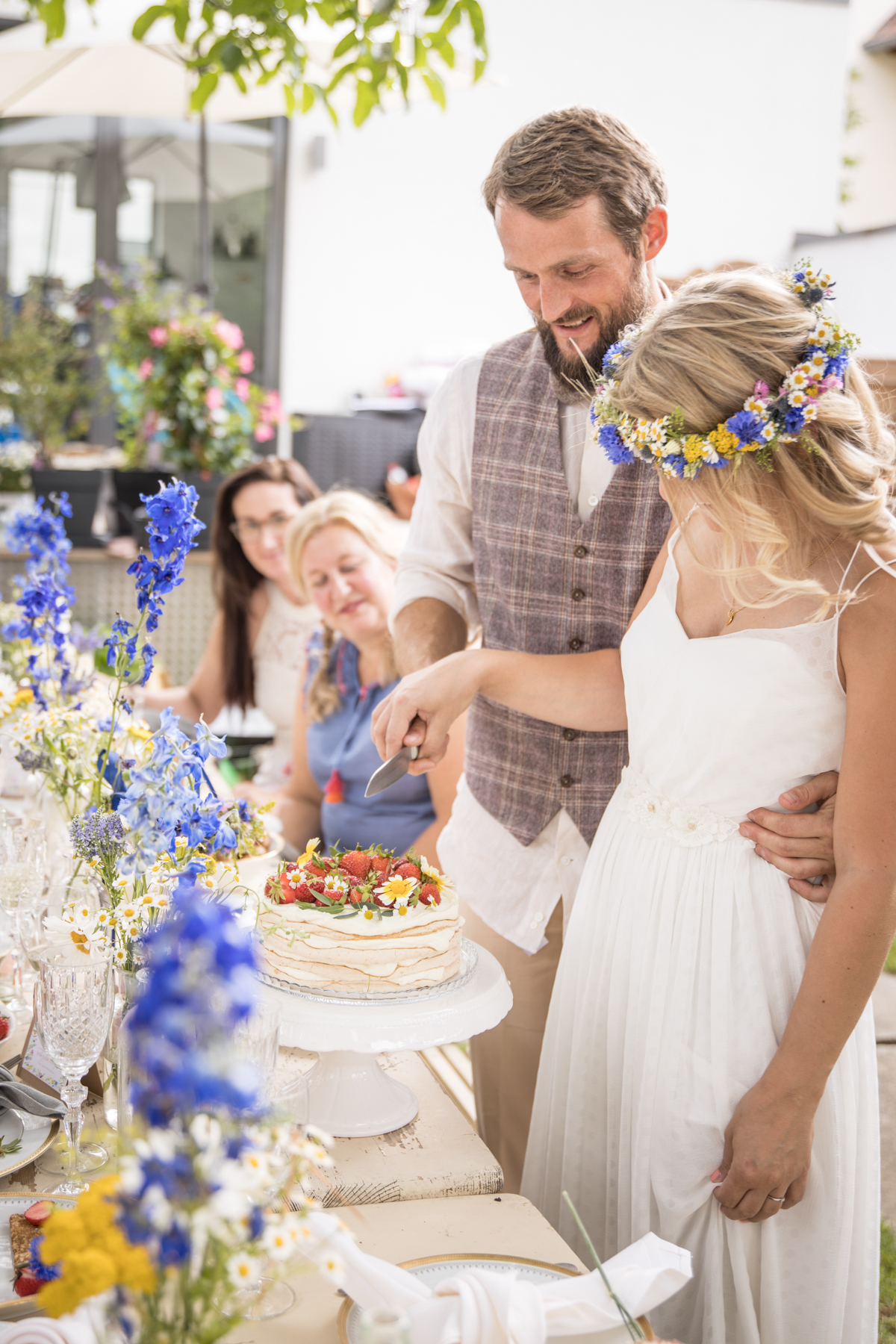 MIDSOMMAR HOCHZEIT - Ideen für eine Hochzeit im eigenen Garten