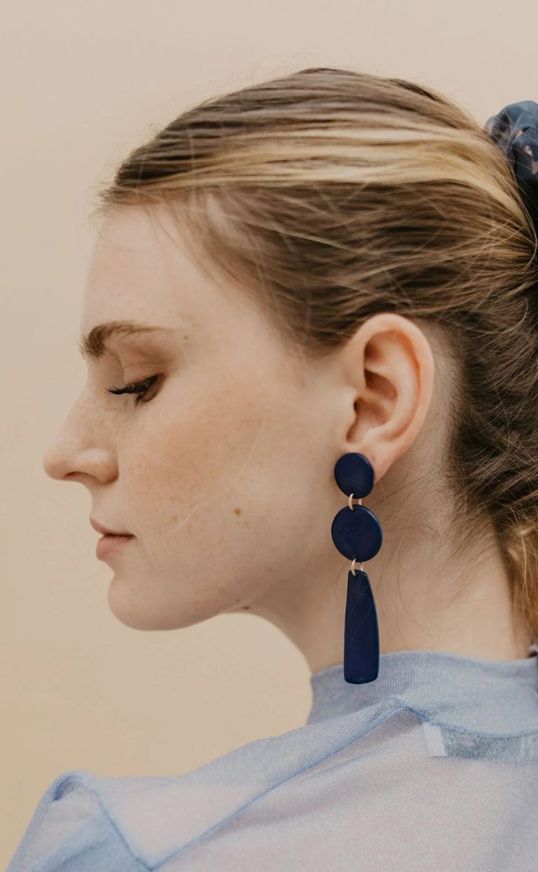Triple Stud – Ohrringe aus Porzellan – weiss oder schwarz