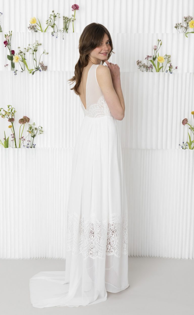 Fließendes Brautkleid: Modell Vikalace