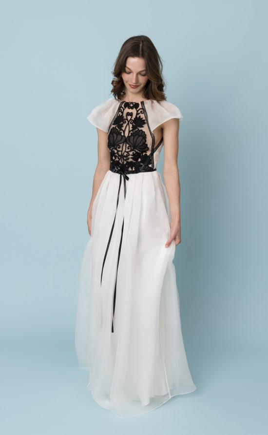 Brautkleid mit schwarzer Spitze modern romantisch außergewöhnlich kisui Berlin Wedding Dress with black lace