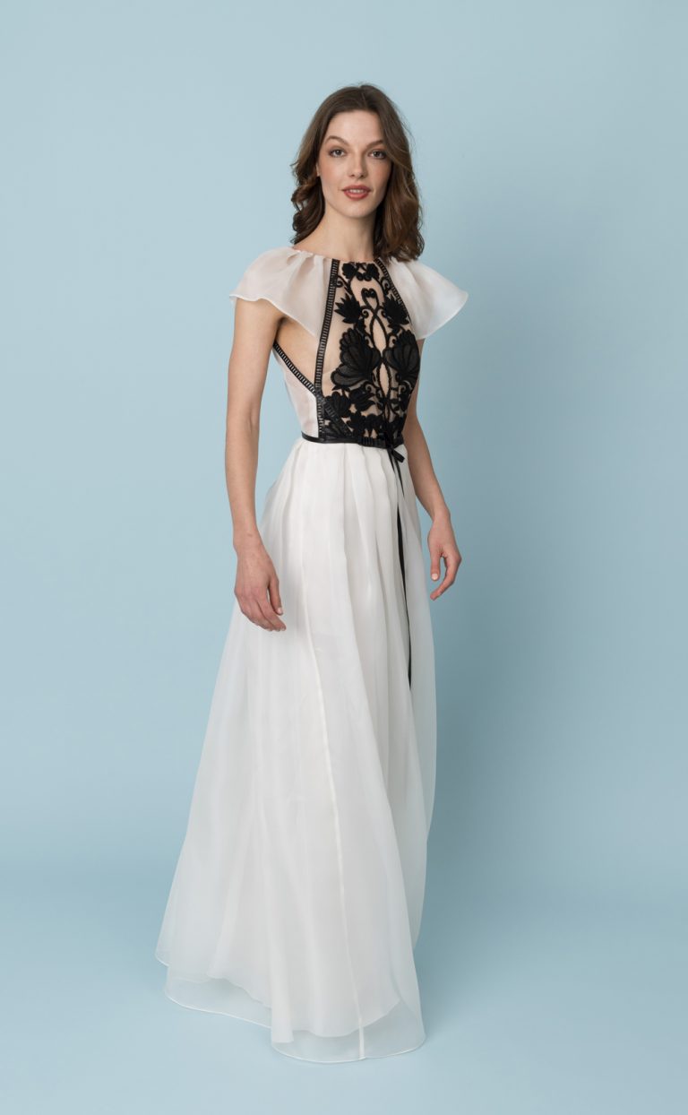 Brautkleid: Modell mit schwarzer Spitze: Romantic Icon