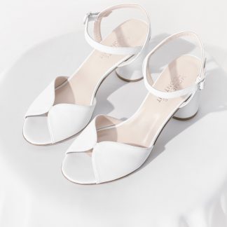 kisui Berlin Brautschuhe Sandale Sommerhochzeit Blockabsatz modern ivory