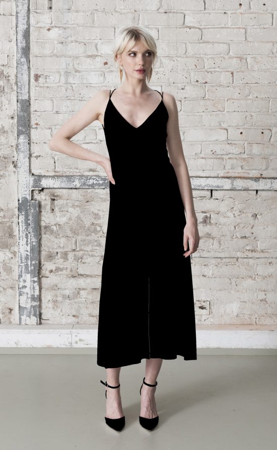 kurzes schwarzes Kleid mit Schlitz und Spaghettiträgern Designerkleid Made in Germany