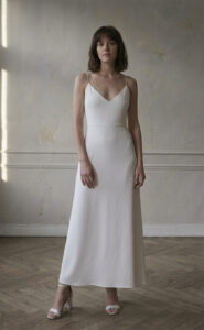 kisui Berlin Brautkleid schlicht elegant web kisui Berlin schlichtes Brautkleid kurz Brautmode made in Germany