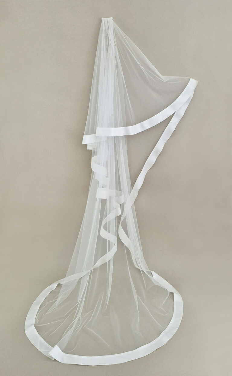 Langer Schleier „Ribbon-Veil“ mit breitem Satinband – modern & pur