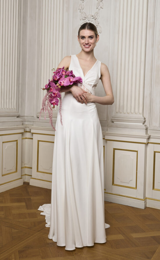 kisui Berlin Brautkleid modern pure schlicht V-Ausschnitt
