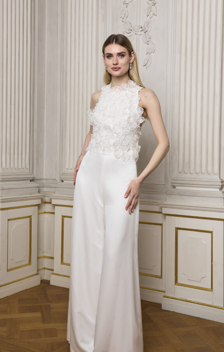 Zwei-Teiler: Modell Million Roses Top & Pure Trousers