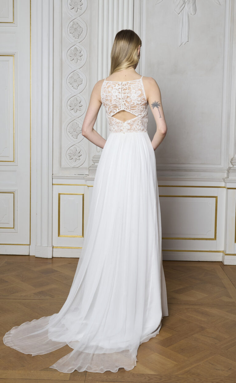 Fluent Wedding Dress: Style Paleann