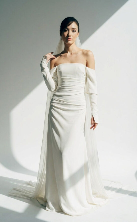 Ama Pleats – Modernes Brautkleid mit wandelbaren Ärmeln
