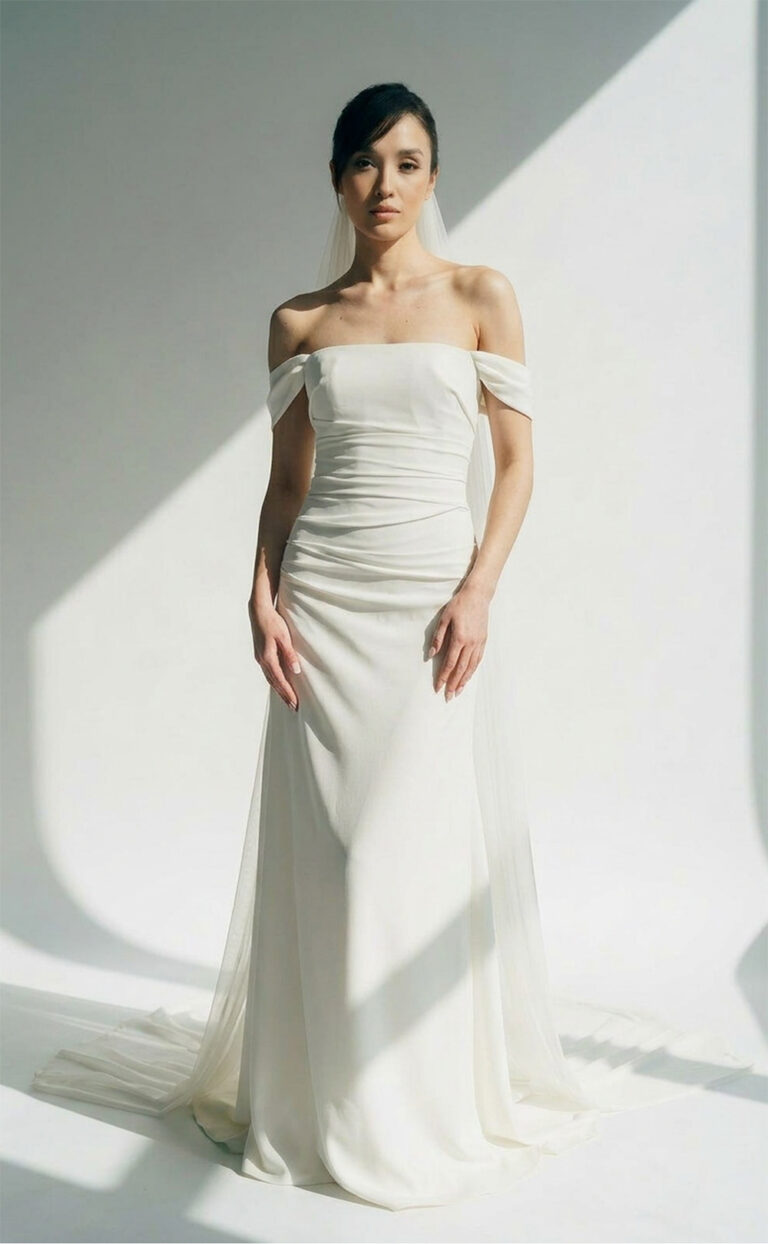 Ama Pleats – Modernes Brautkleid mit wandelbaren Ärmeln