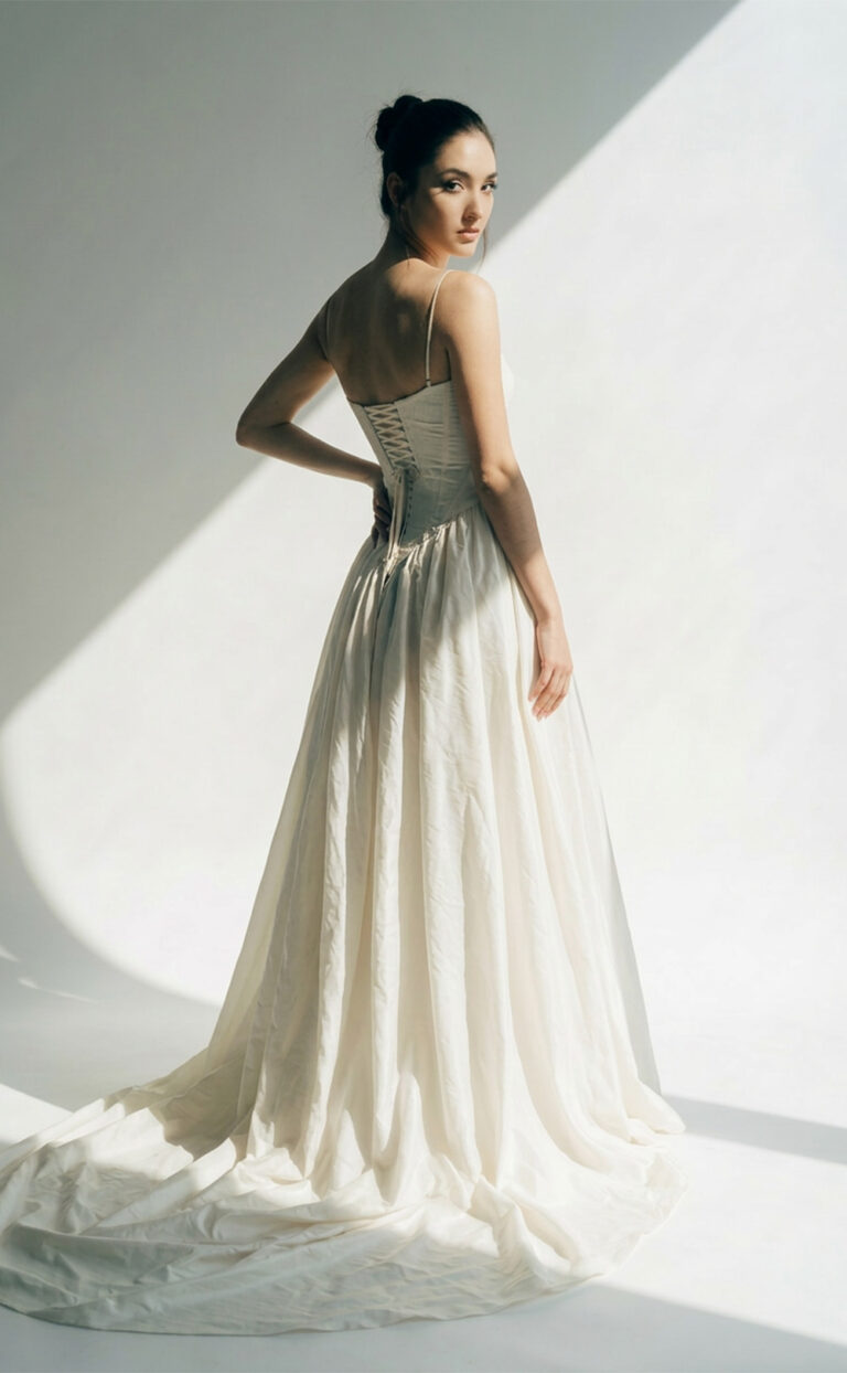 Avara Corset Skirt – Moderner Brautlook aus französischem Seidendupion