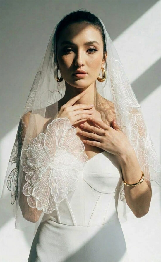 Charlienne Veil – Moderner Brautschleier mit floraler Stickerei