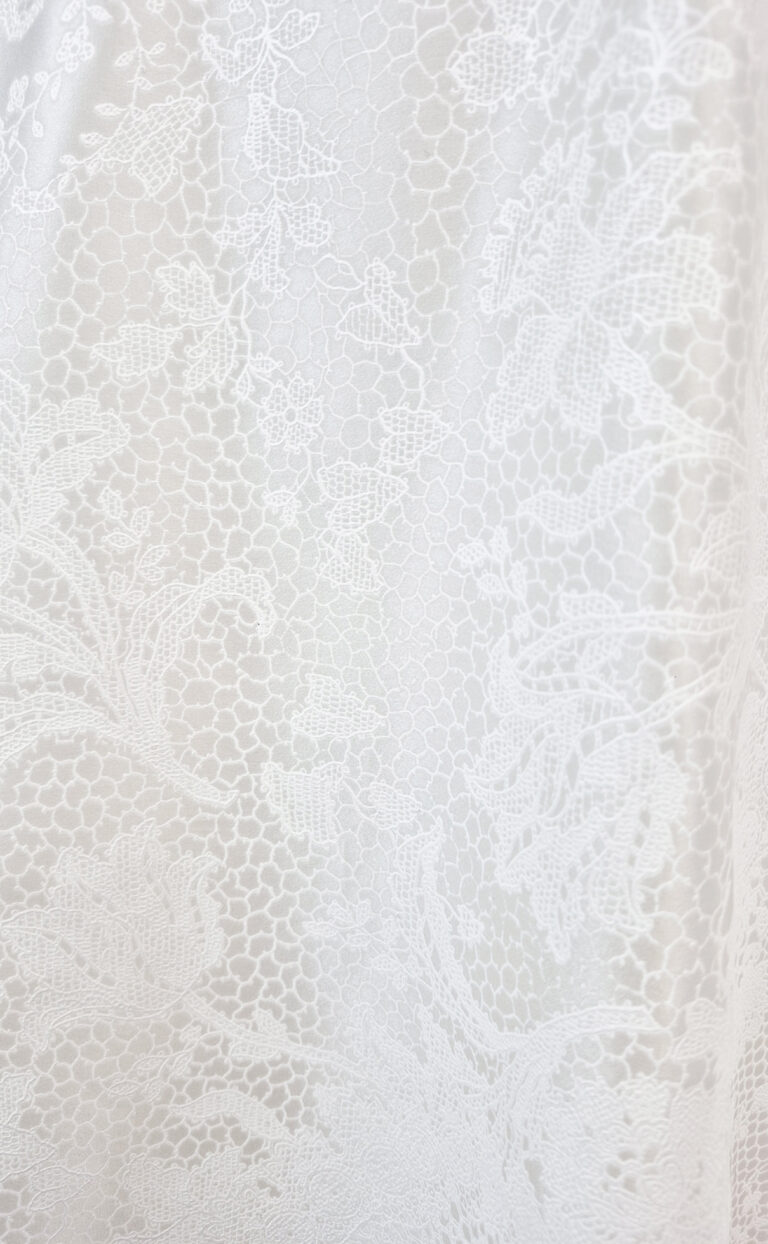 Silea – Brautkleid aus bedruckter Seide mit Spitzenoptik