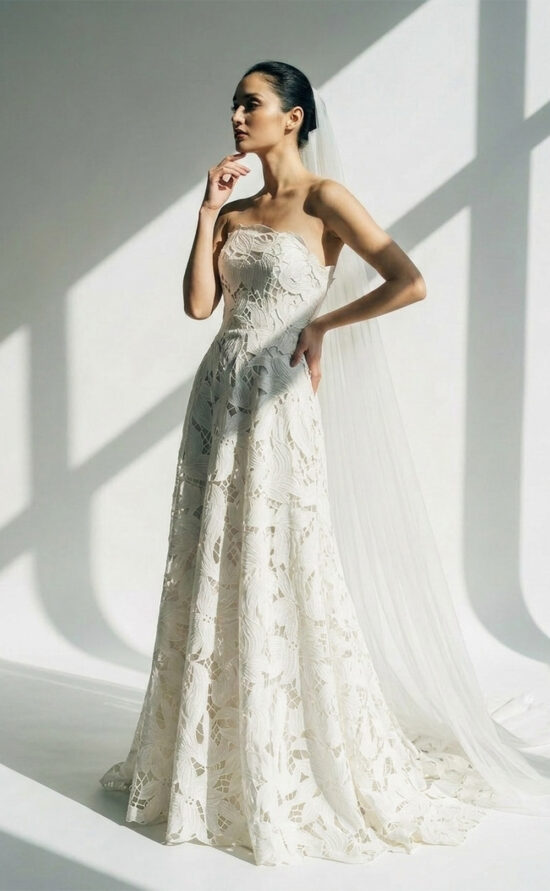 Leniq – Modernes Brautkleid mit exklusivem Laser-Cut-Stoff