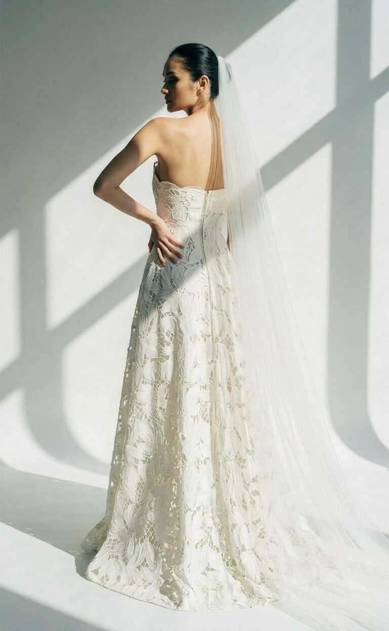 Leniq – Modernes Brautkleid mit exklusivem Laser-Cut-Stoff