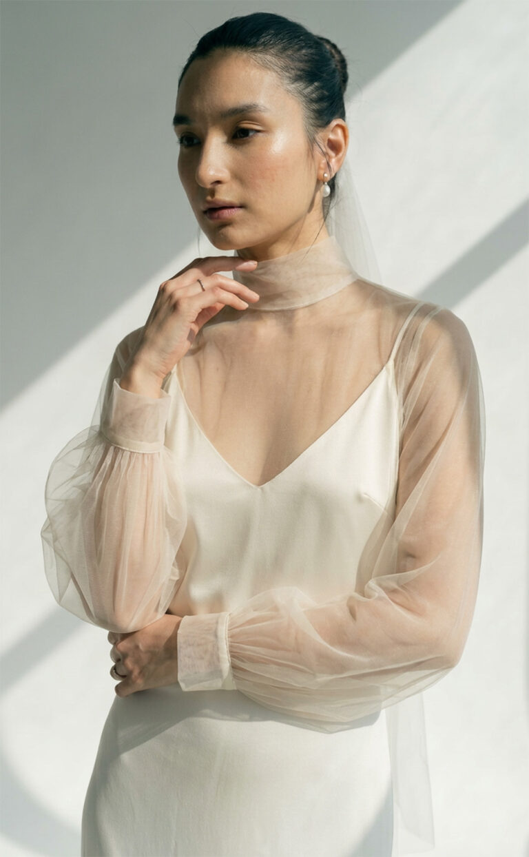 Raya Oversize Lace – Transparentes Brauttop aus französischem Tüll