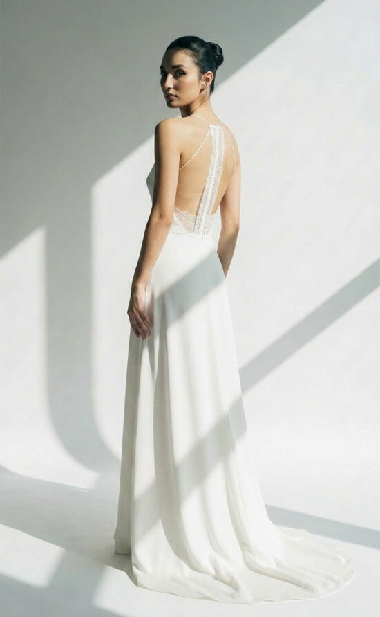 Soft Silk Elen Lace – Seidenbrautkleid mit außergewöhnlichem Spitzenrücken
