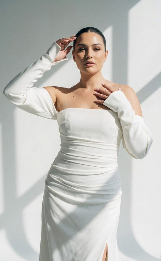 Modernes Brautkleid mit wandelbaren Ärmeln - Ama Pleats –
